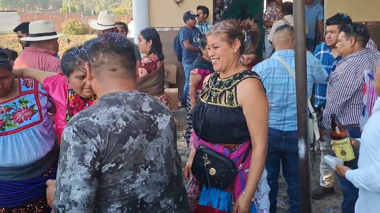 gran júbilo causaron lo prisioneros de capa muy aclarado mateo y Rosa 🌹 boda civil 16/4/2024