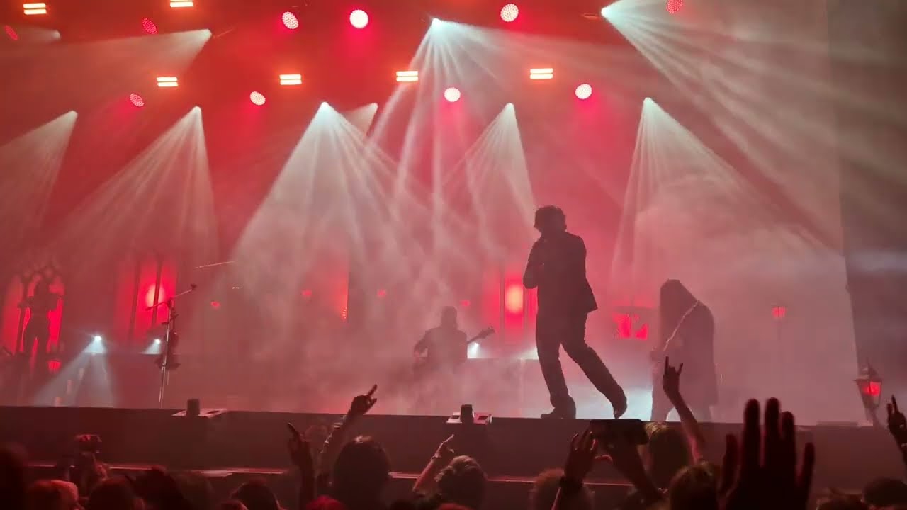 Imminence - Death By A Thousand Cuts live in Tilburg, The Black Finale tour 2025