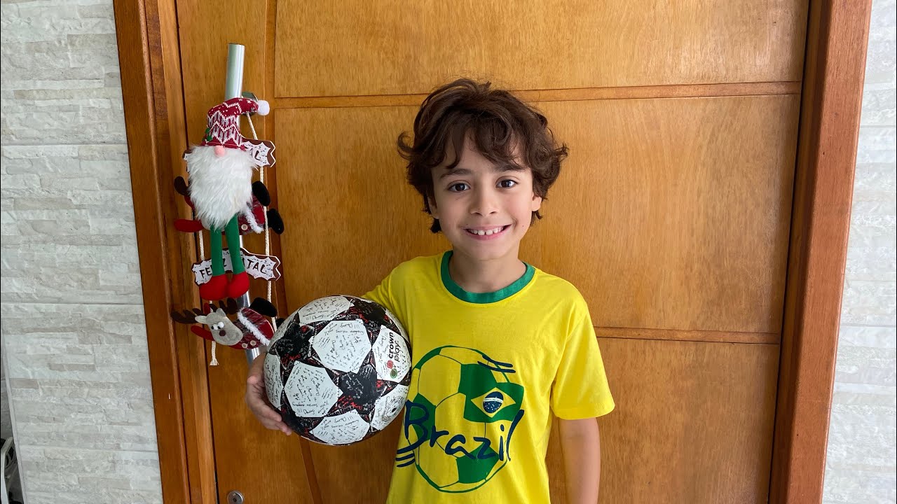 Quase perdi minha bola na casa do vizinho. #futebol 