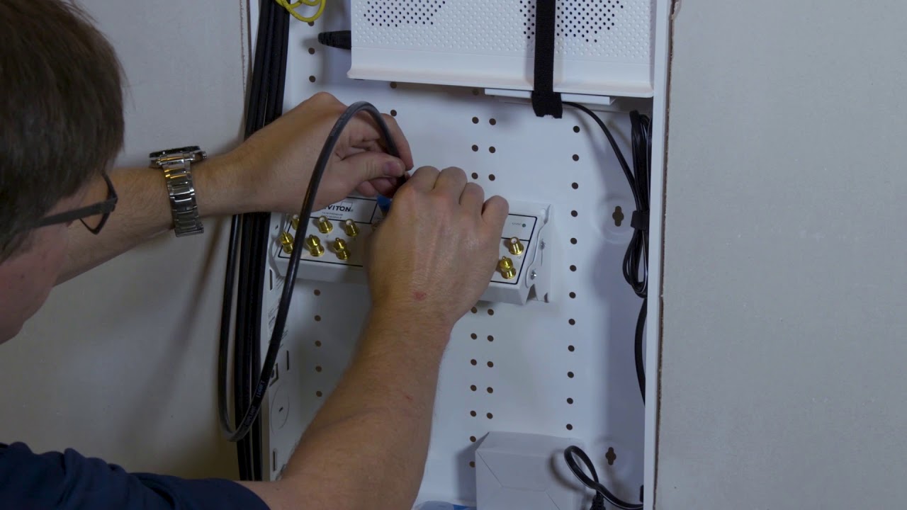 Installing 47693-16P – 1x16 Premium CATV Module