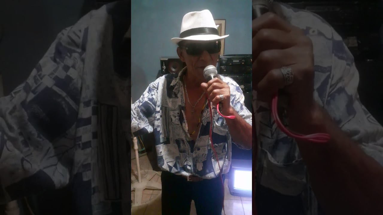 Luis do Brega cantando a música 