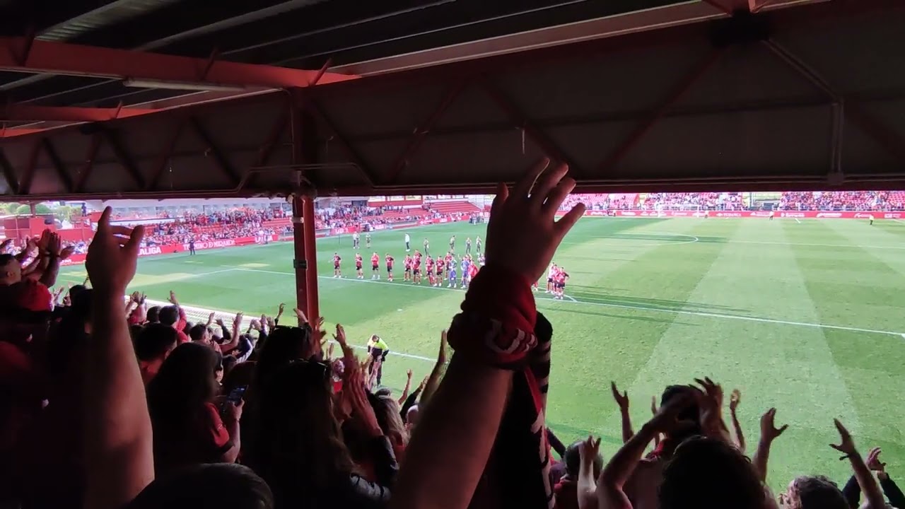 Despedida de Anduva al equipo tras el empate #MirandésAlmería