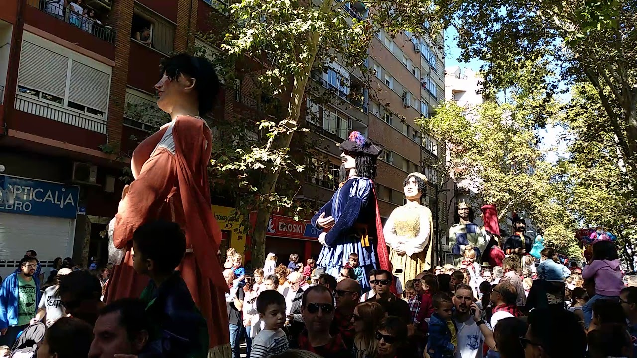 GIGANTES Y CABEZUDOS ZARAGOZA