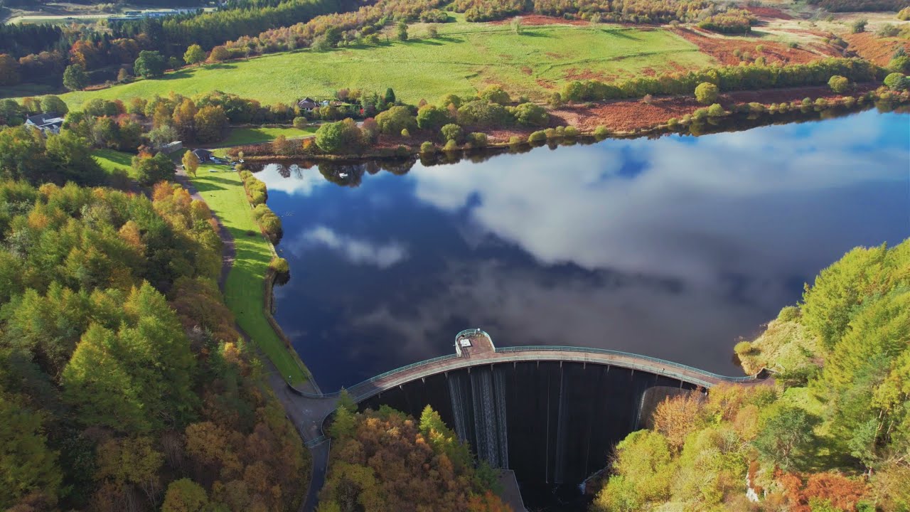 Autumnal colours on Castlehill Dam #photography #travel #scotland #autumn