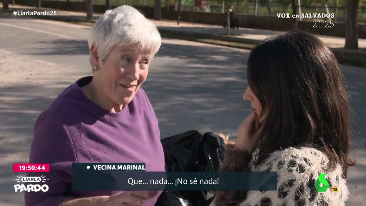Liarla Pardo en Marinaleda, marcando al votante de VOX (09-12-2018)
