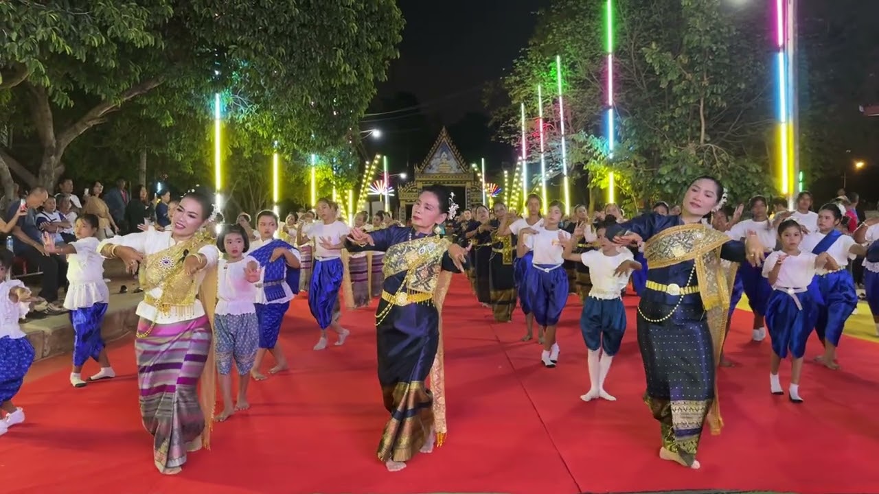 รำบวงสรวงย่าโม องค์์ประจำวัดหนองเสาเดียว อำเภอโชคชัย