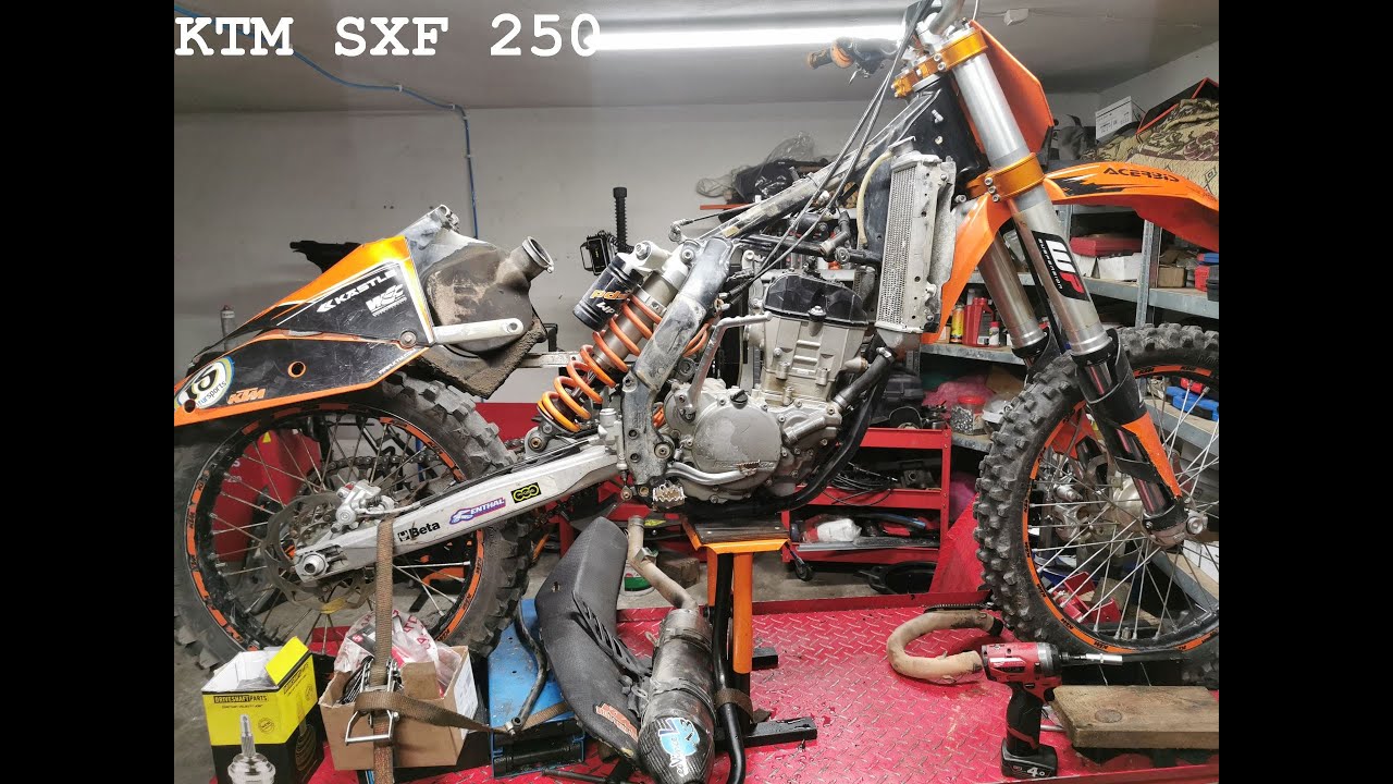 KTM SXF 250 rok 2008, rozbiórka silnika, przygotowanie do remontu.