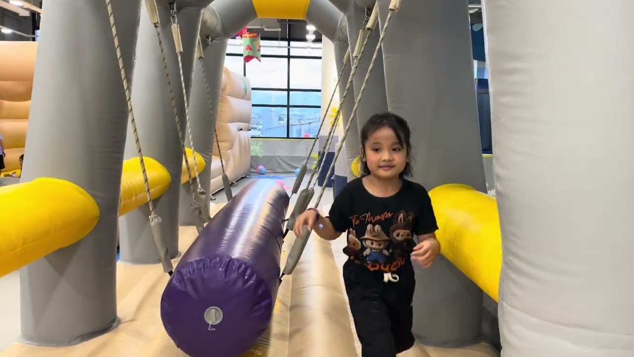 Bermain di Kidzoona 