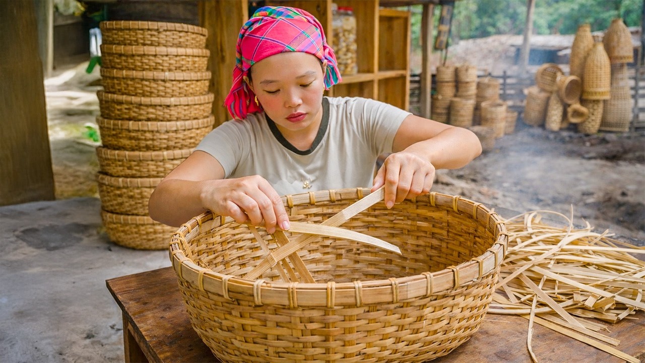How to Weave Bamboo Baskets - Harvesting Cabbages to Sell - Rural Life | Trieu Mai Huong