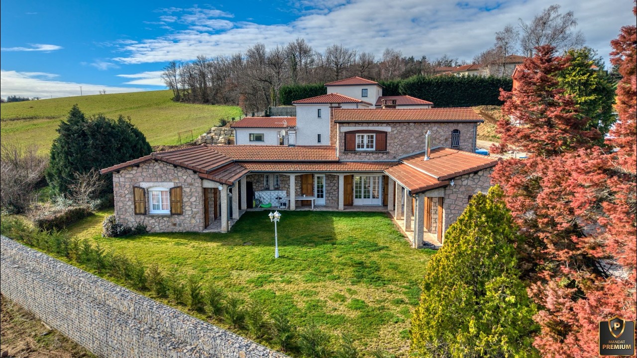 St Victor sur Loire 42230 Maison 7 Pièces 185m2 + Terrain 1763m2 A Vendre