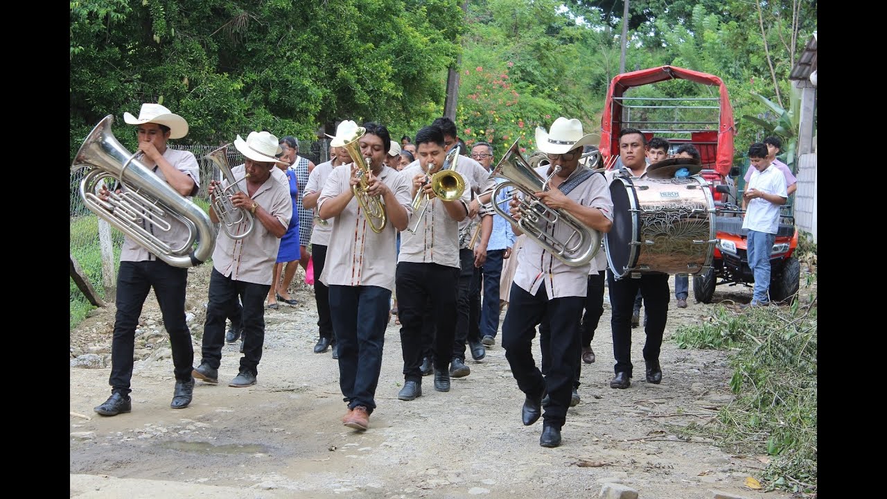 ASI SUENA EL CORRIDO DE LOS PEREZ CON LA BANDA ESTRELLA