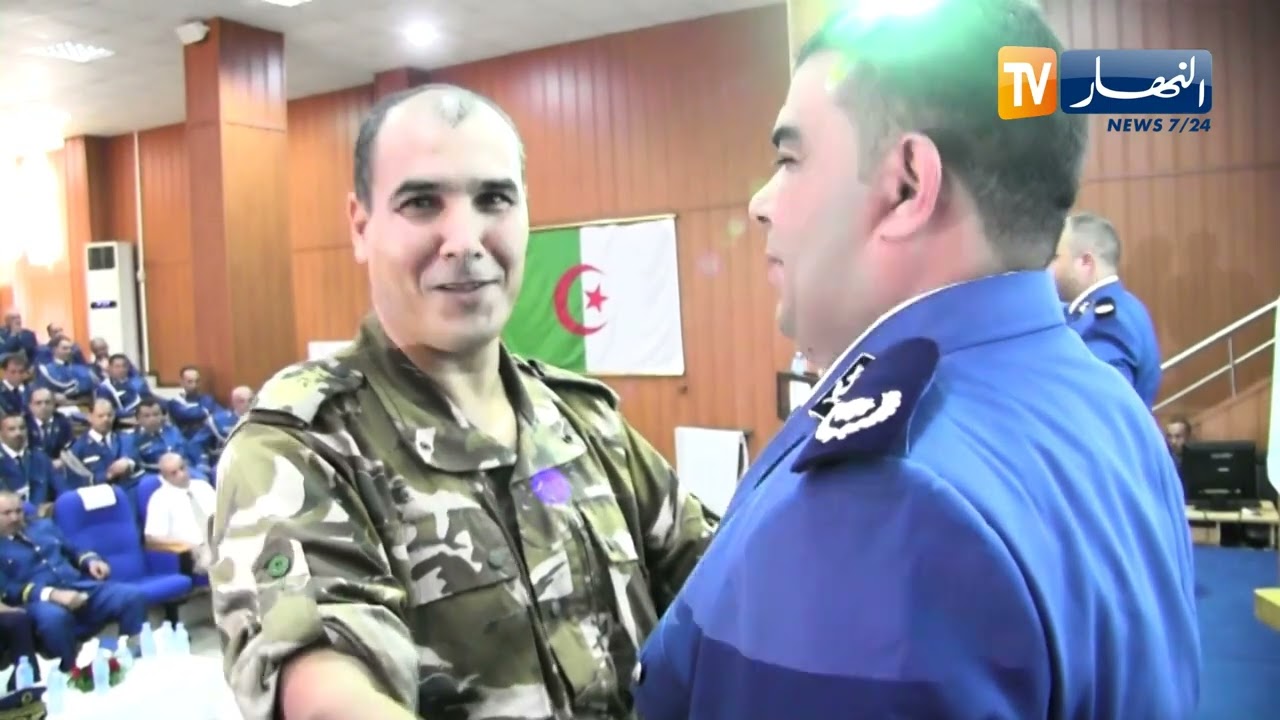 البليدة: المفتش الجهوي لشرطة الوسط يشرف على تقليد الرتب لعناصر أمن الولاية