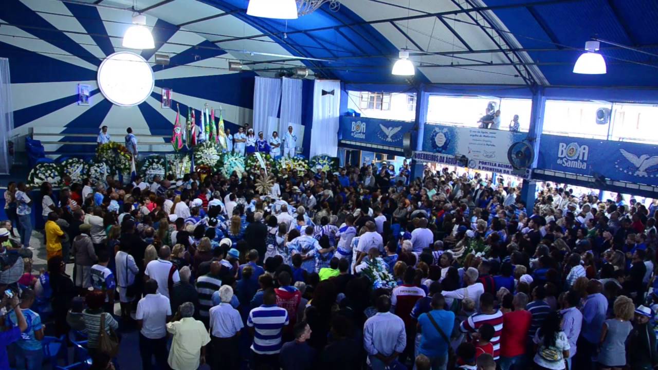 Wander Pires cantando no velório do presidente Marcos Falcon