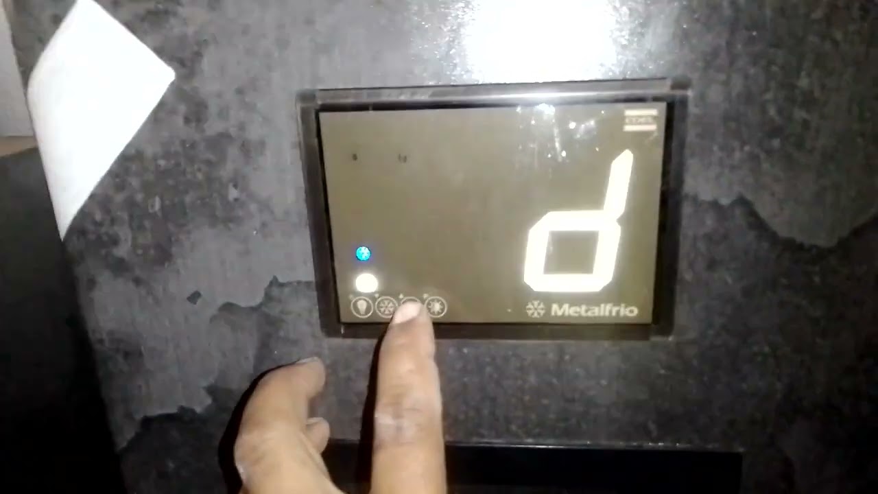 como programa o controlador de temperatura coel/metal frio P05md temperatura falsa