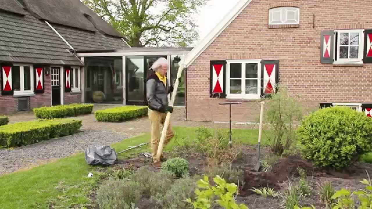 Bomen planten en aanbinden - Tuinieren met Hendrik Jan de Tuinman
