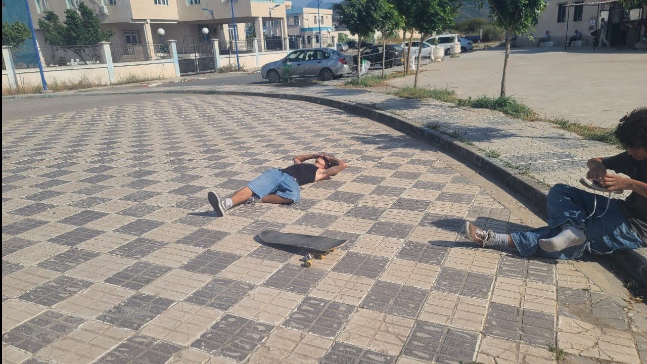 Skate and explore 