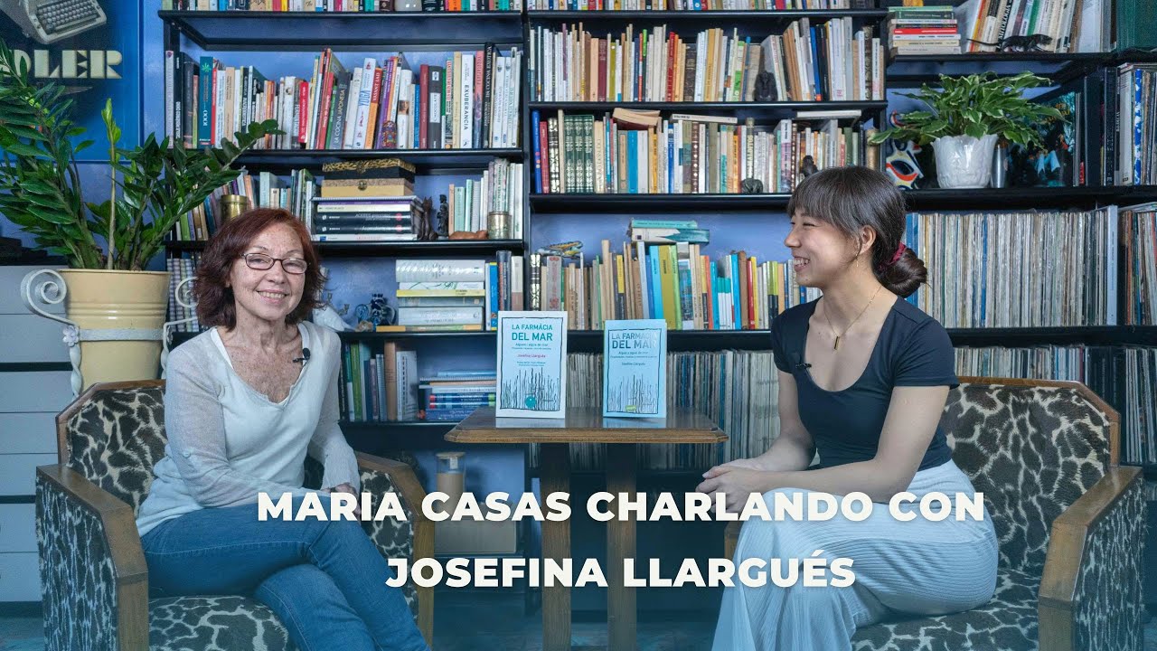 Maria Casas charlando con Josefina Llargués sobre  🌊 'La farmacia del mar': algas y agua de mar.