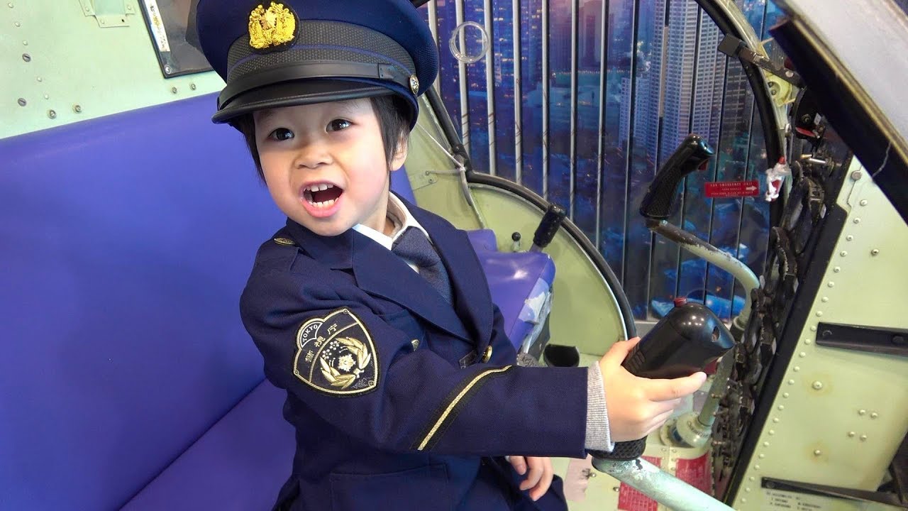 おでかけ 警察博物館へ行ったよ！警察官の制服を着て犯人を捕まえよう！ レオスマイル