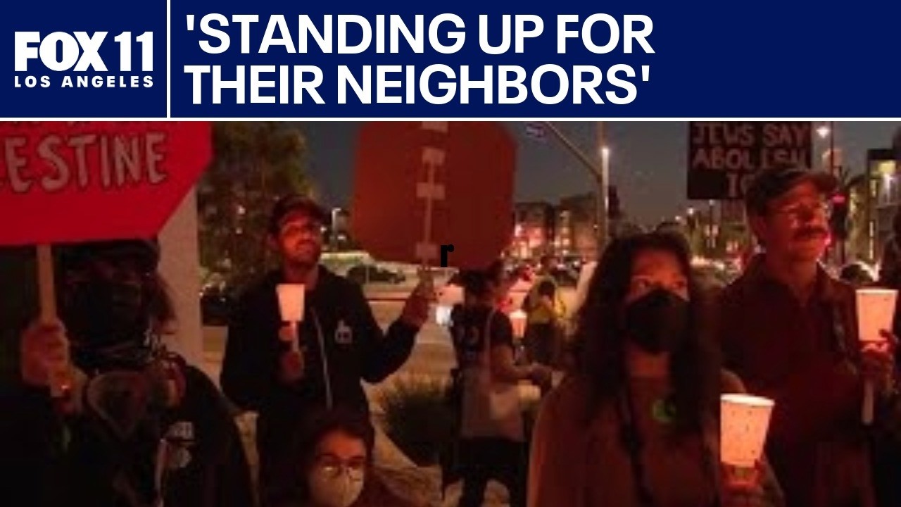 Solidarity Shabbat held outside federal detention center