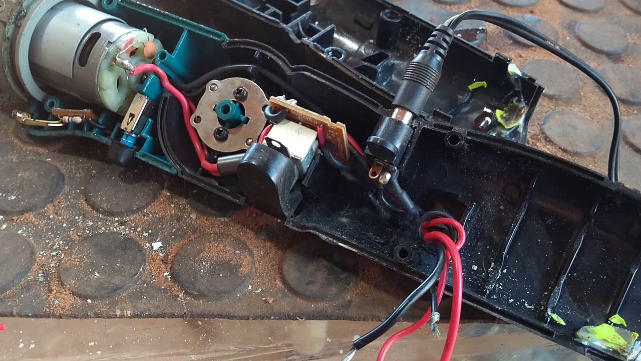 Parafusadeira Makita ligada direto na fonte 12 v