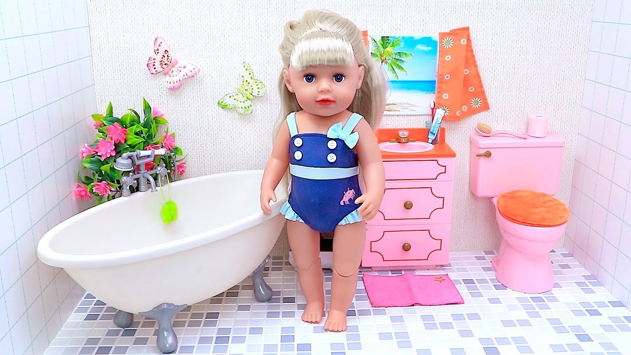 Baby doll morning routine with bubble bath! Play Toys