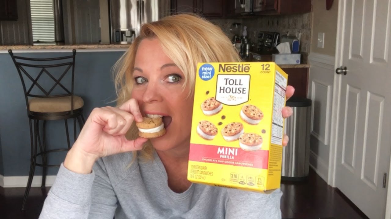 NEW Nestle Toll House Mini Vanilla Chocolate Chip Cookie Sandwiches Review