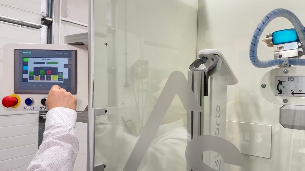 Automatyczna stacja matująca do skanowania 3D // Automated 3D scanning spray coating station
