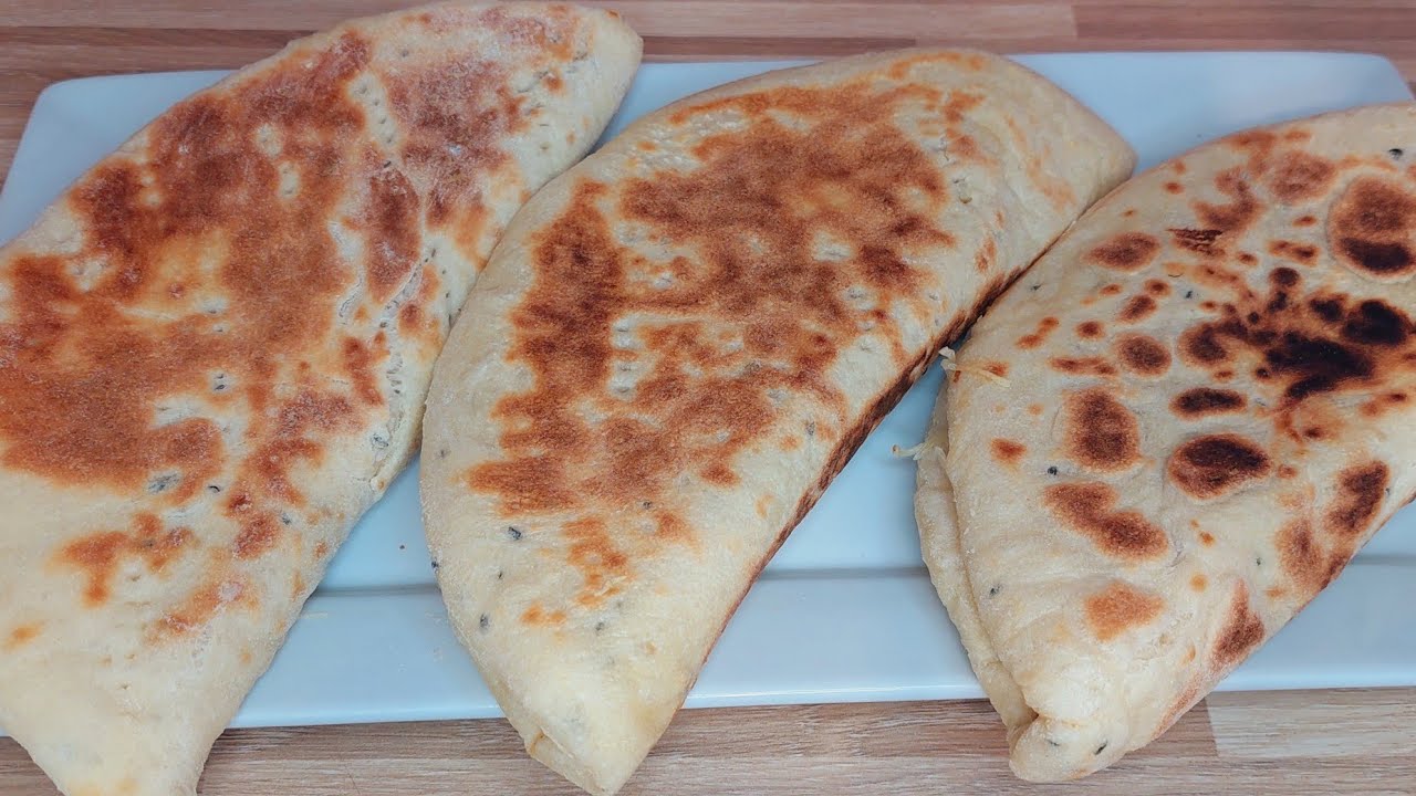 البيتزا المقلوبة بحشوة رائعة و عجينة قطنية مع fati Gâteaux Cuisine فتيحة للطبخ و الحلويات.