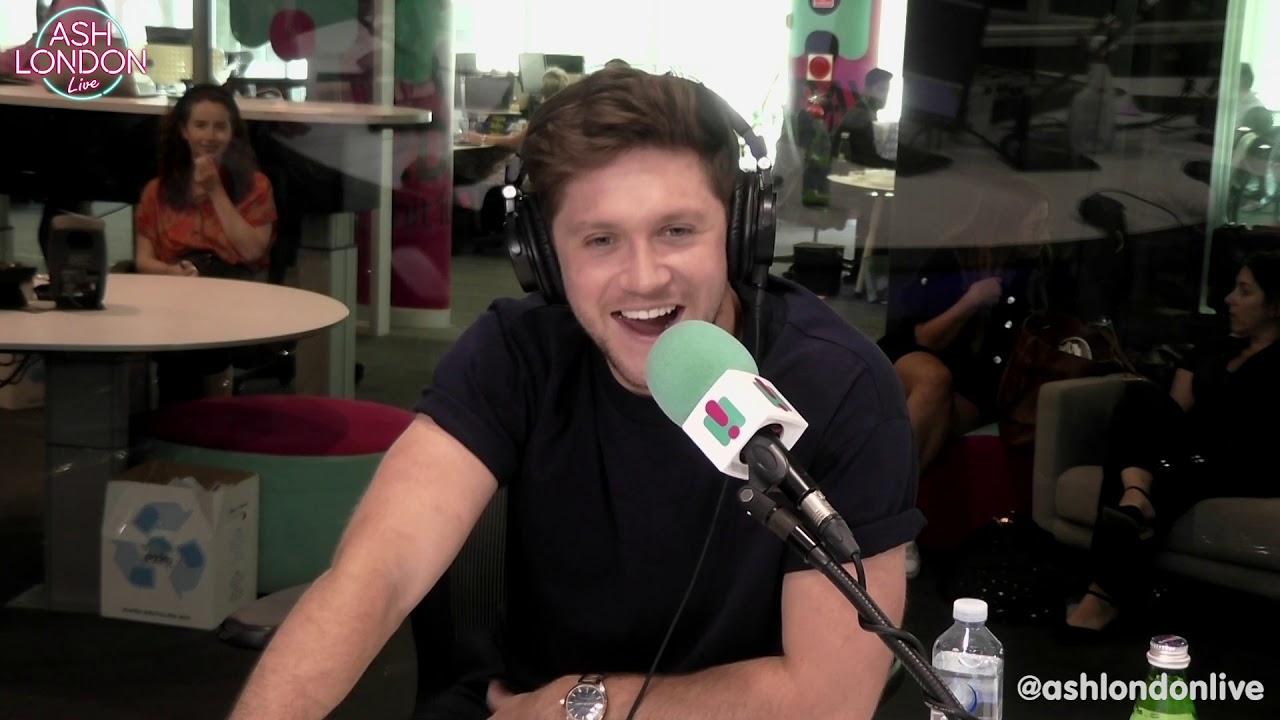 NIALL HORAN On Meeting Lizzo, Giving Girls Numbers on A Napkin & More! | Ash London Live