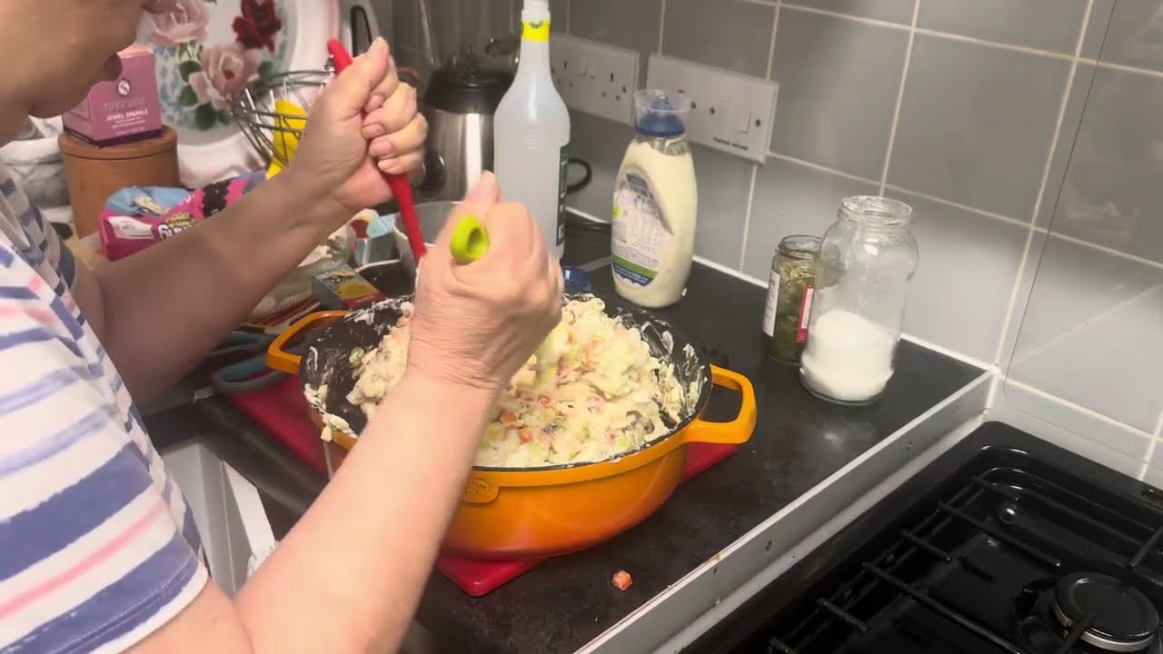 Pinoy Chicken Macaroni Salad Recipe | Creamy at Pang-Handaan