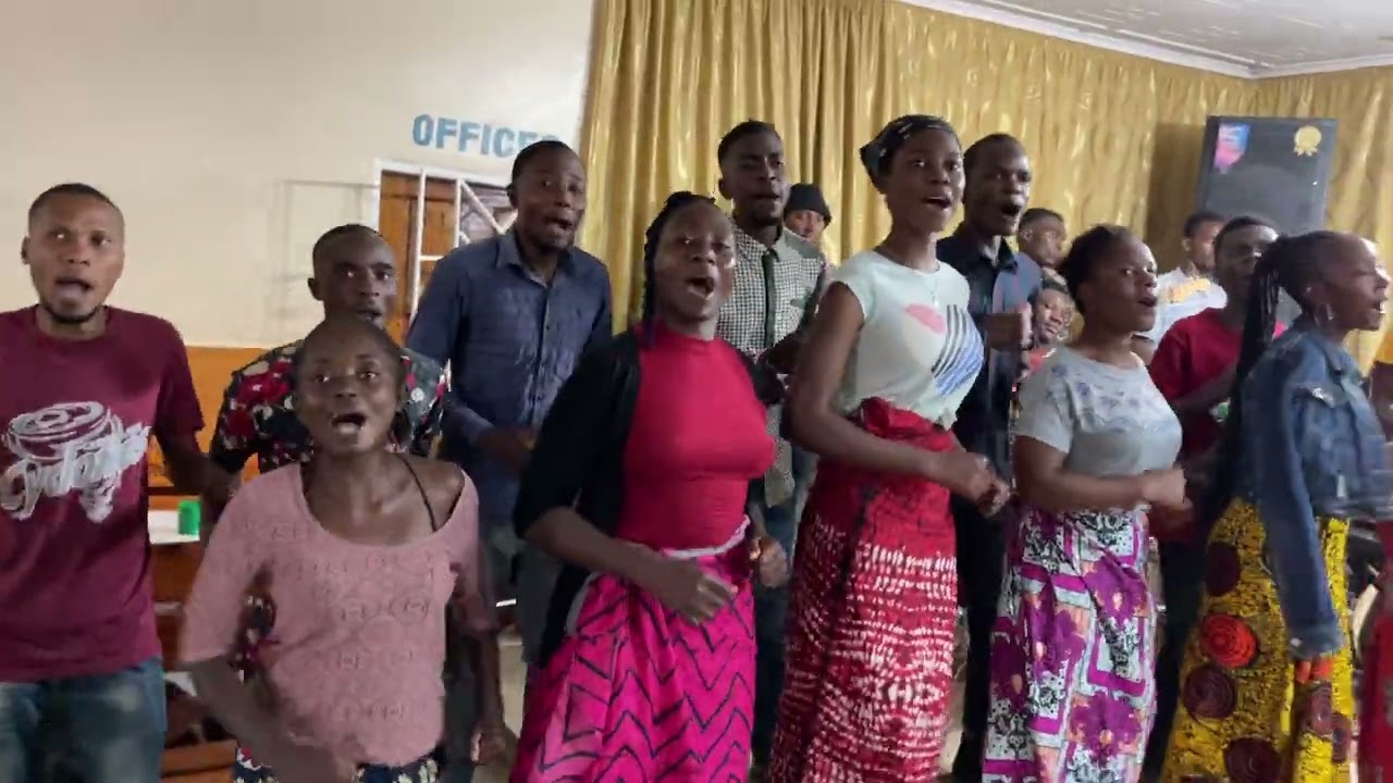 Rhema Praise Team - Kutali