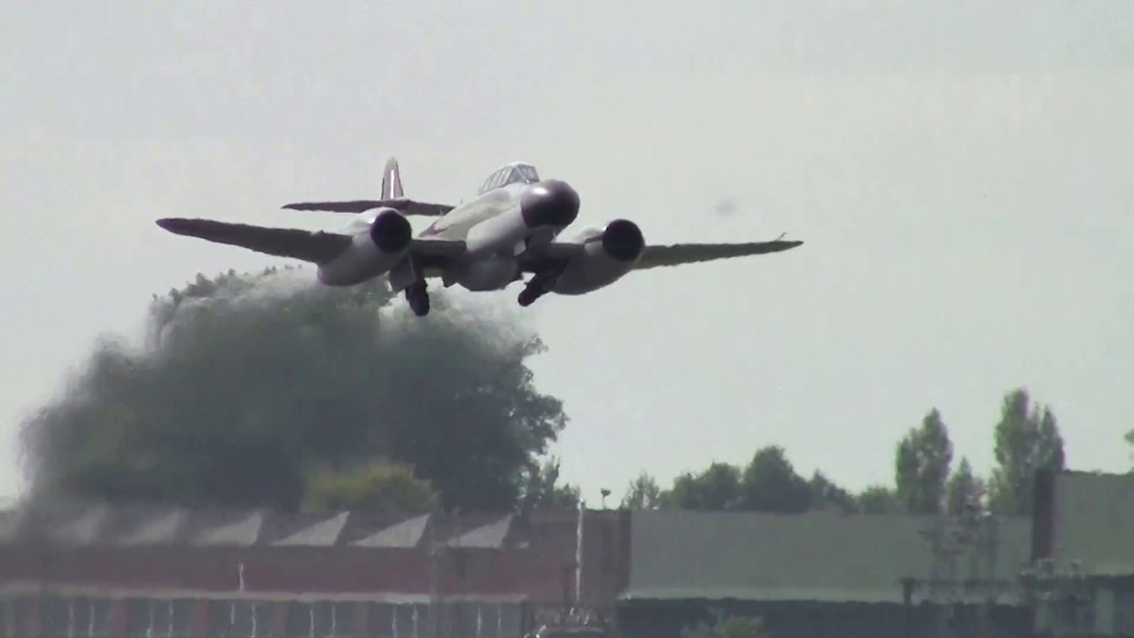 Gloster meteor NF11 and DH Venom take off Church fenton airshow 26.9.15