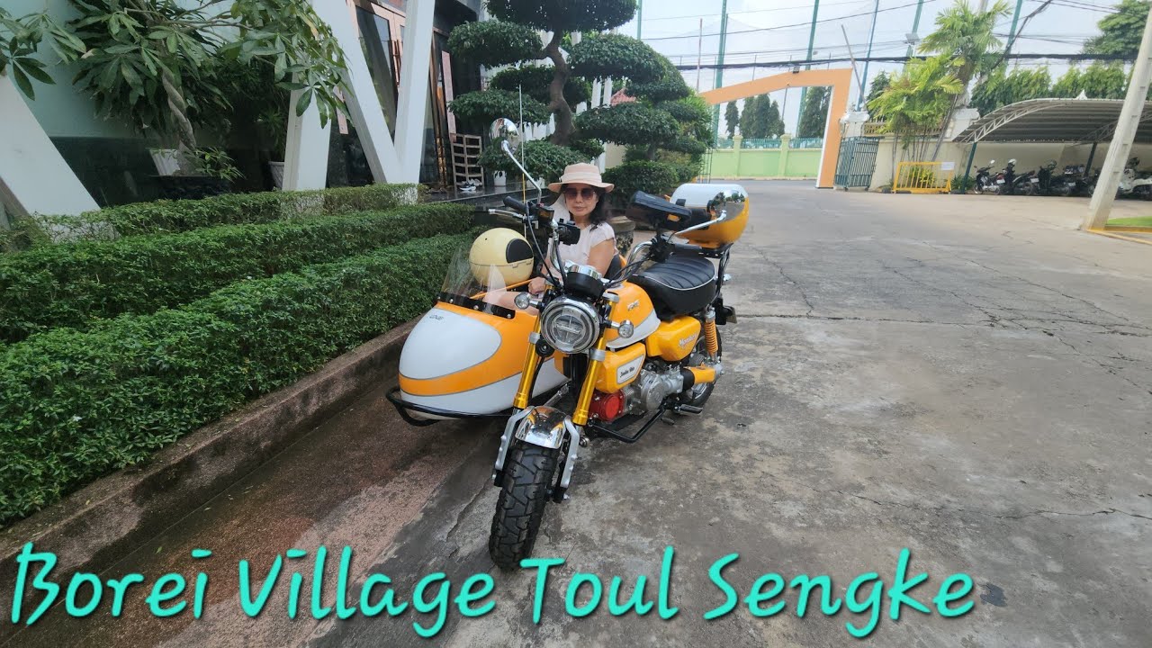 ទៅបង់ថ្លៃសេវាឱ្យបុរីនិងទិញសាច់ជ្រូកធ្វើម្ហូប | Go pay the service fee to Borey and buy pork to cook.