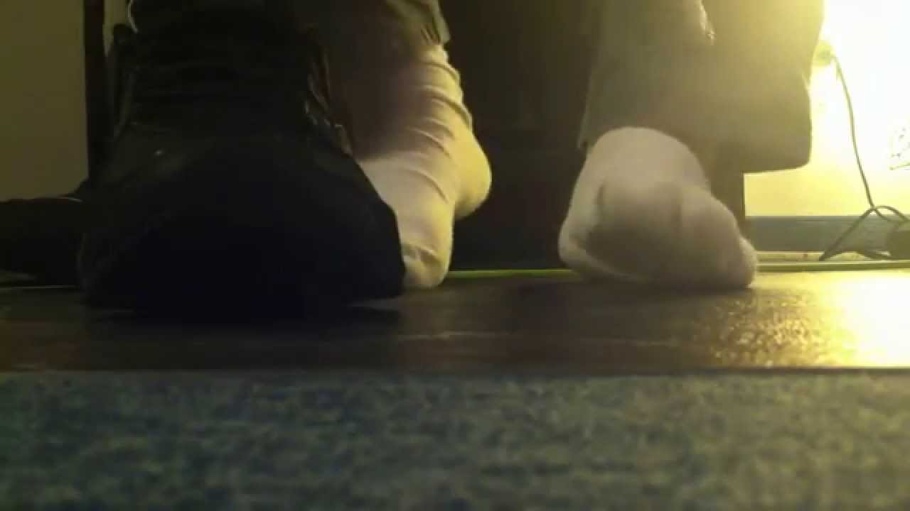 Vacuum-Cleaner vs. NIKE-SHOX & WHITESOX