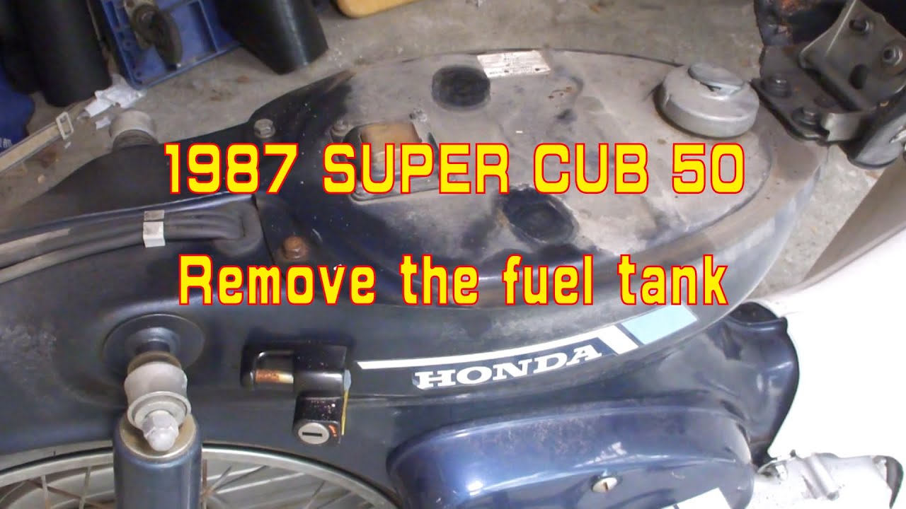 Super Cub50 Remove the fuel tank. ♯003
