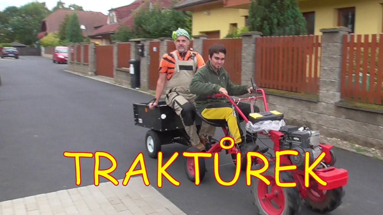 Traktůrek (malotraktor) z kultiv&aacute;toru Mountfield s Omarem