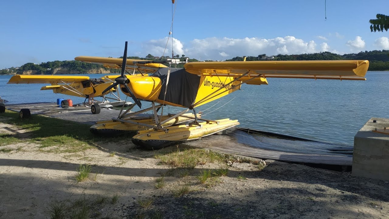 Virée en Hydravion dans le ciel bleu des îles - Guadeloupe