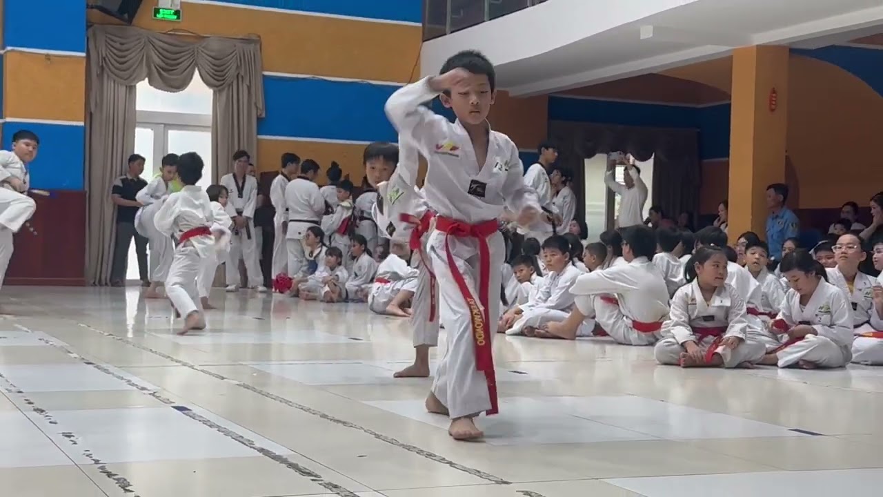 Ben  đai đỏ 15/12