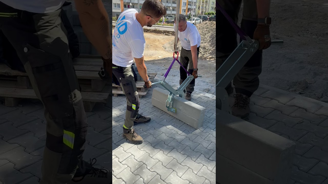 Chwytak uniwersalny z zawiesiem – na koparce / Universal gripper with sling – on excavator