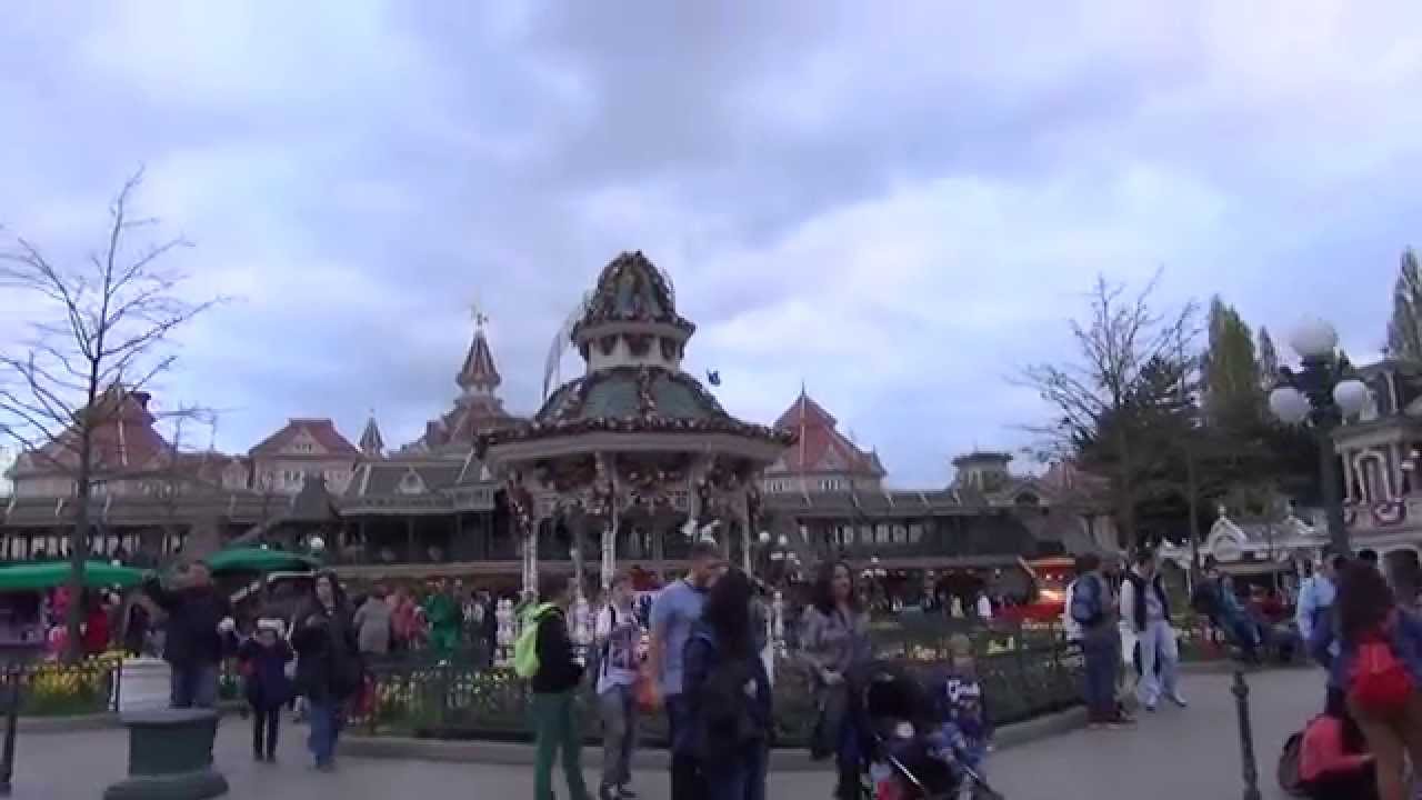 Disneyland Paris Main Street - front entrance - Gazebo area Walkthrough
