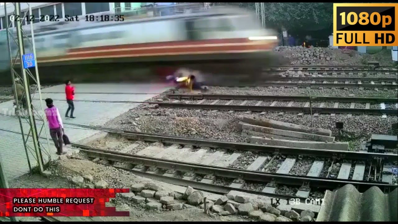 Railway Crossing Dangerous Accident : Biker narrowly escapes speeding train in Mumbai