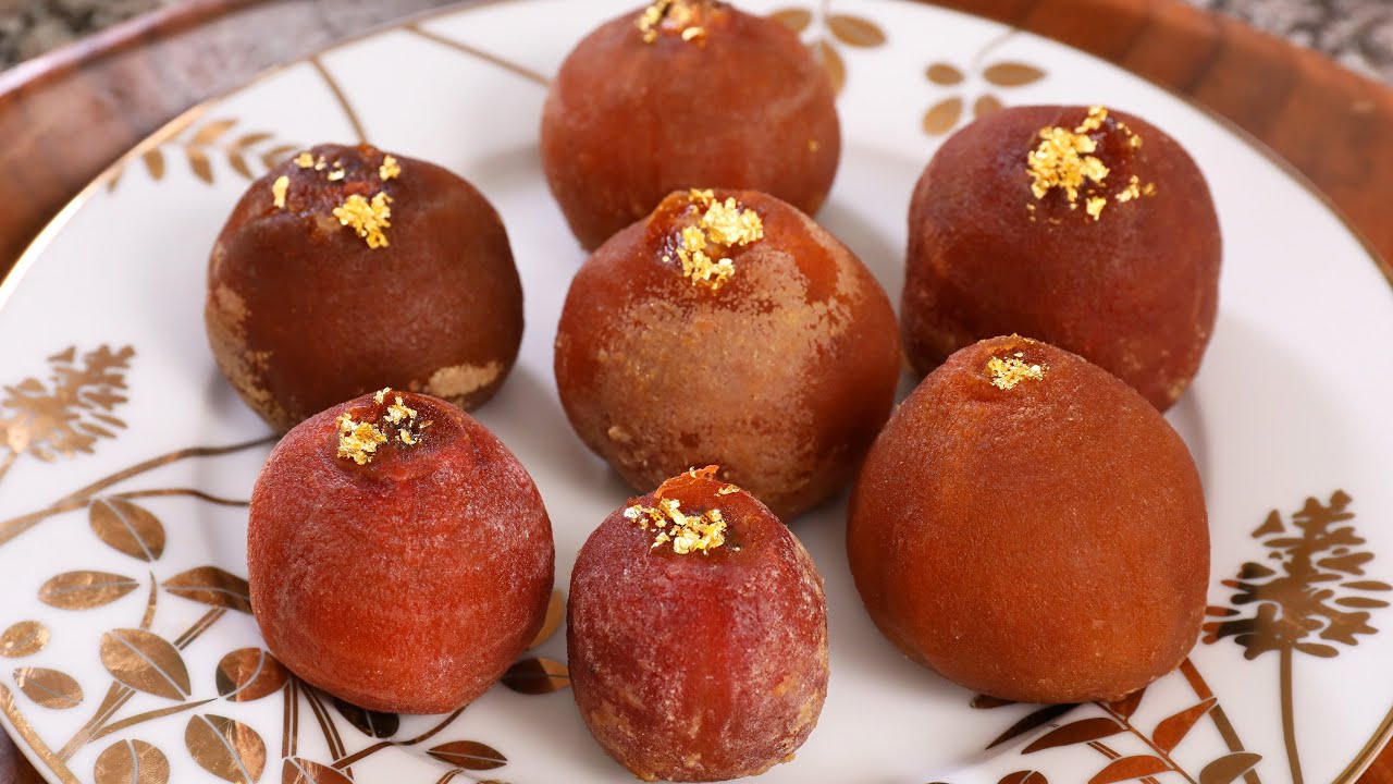Gotgam-danji (Stuffed persimmons) 곶감단지