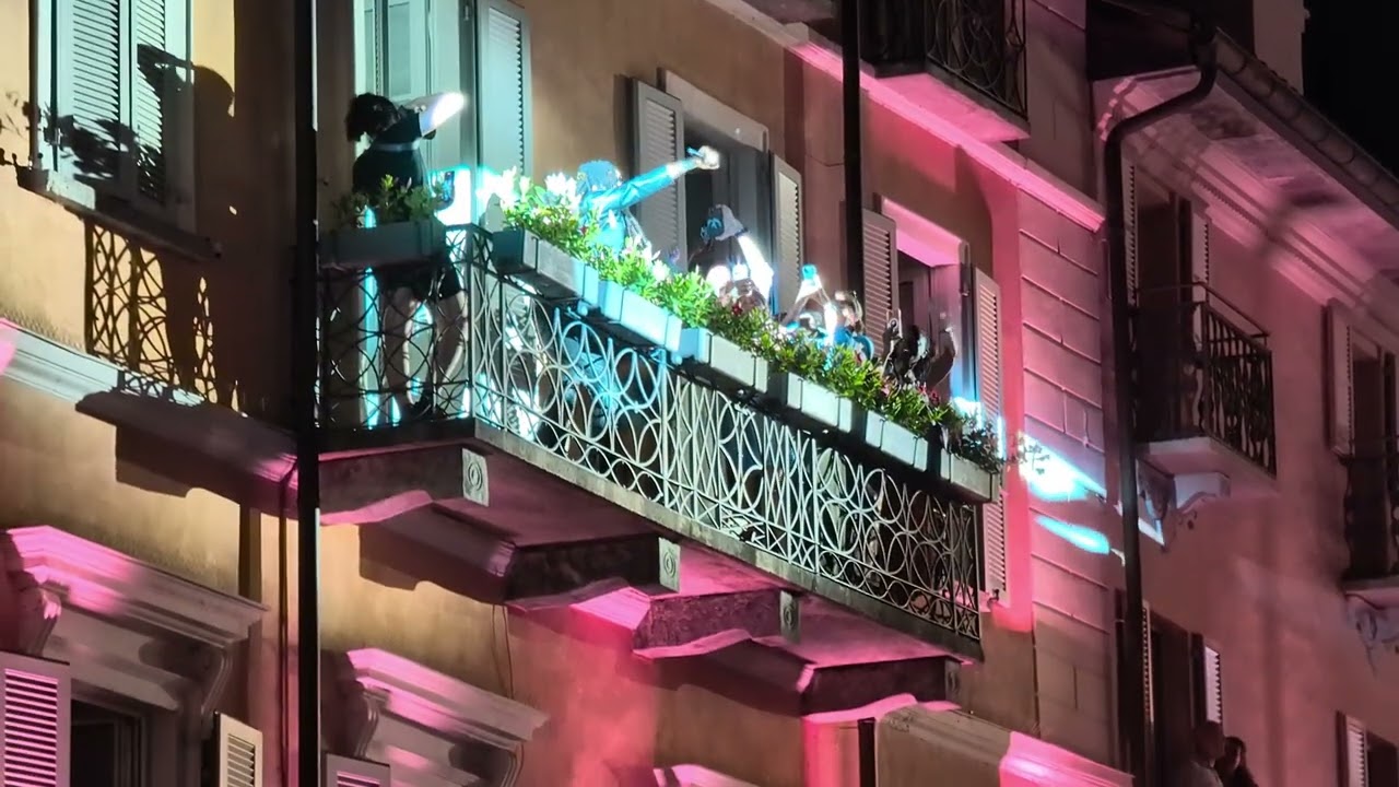 Lenny Kravitz gets inside a spectator's home during a concert