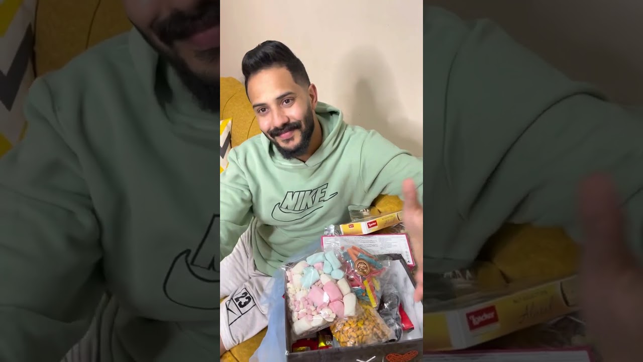 فجأتني بهديه و طلبت تمنها 🙂