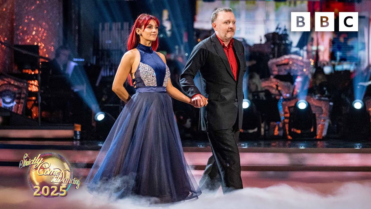 Chris McCausland & Dianne Buswell perform their Waltz to You'll Never Walk Alone ✨ BBC Strictly 2025