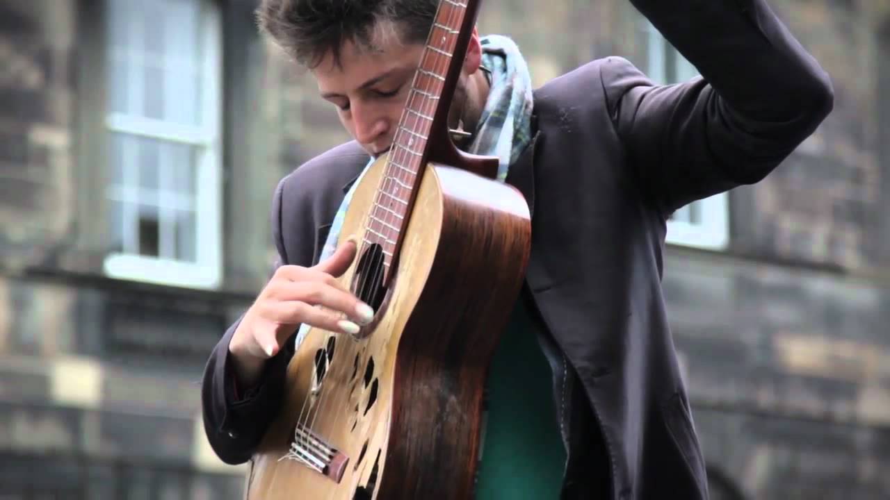 Tom Ward Busking at Edinburgh Fringe Festival