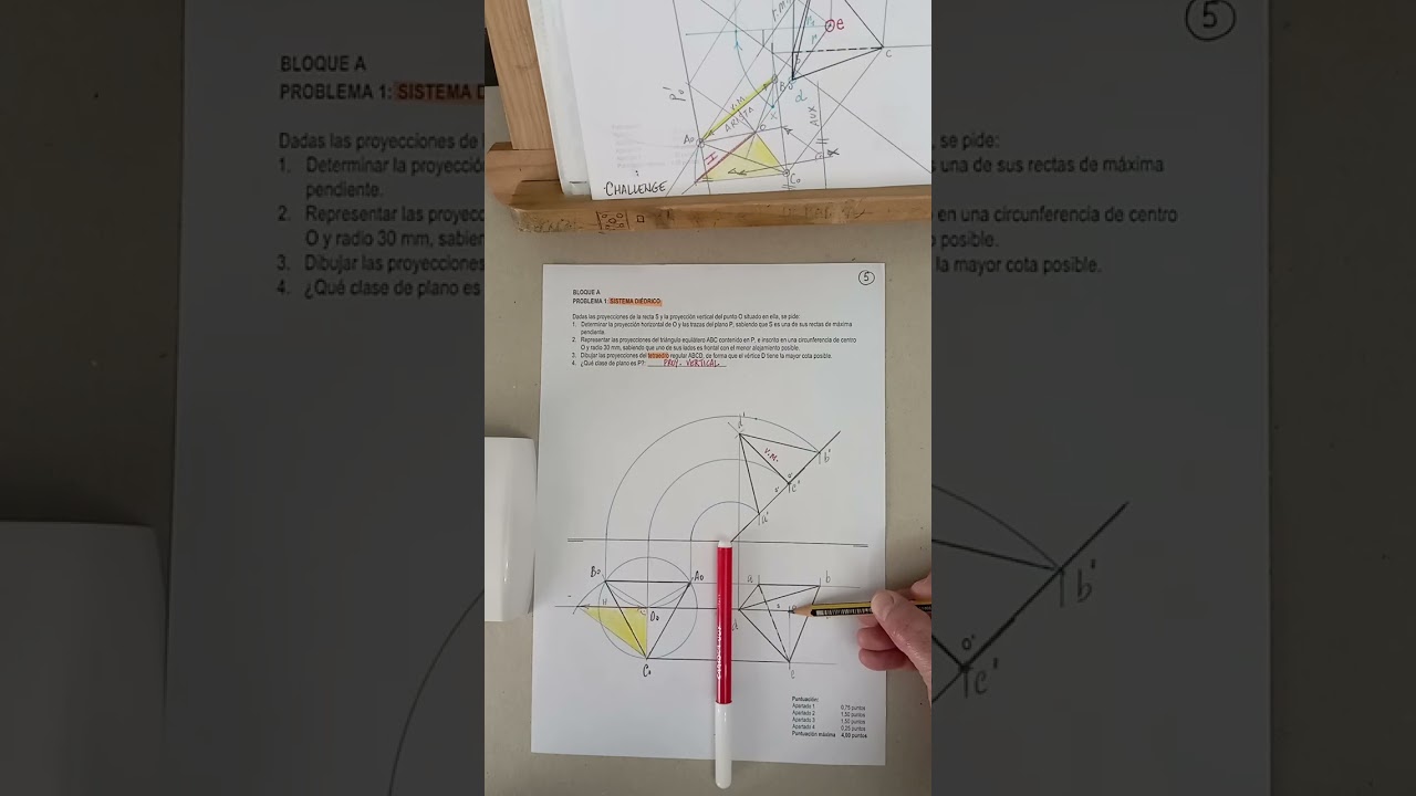 Tetraedro sobre proyectante vertical