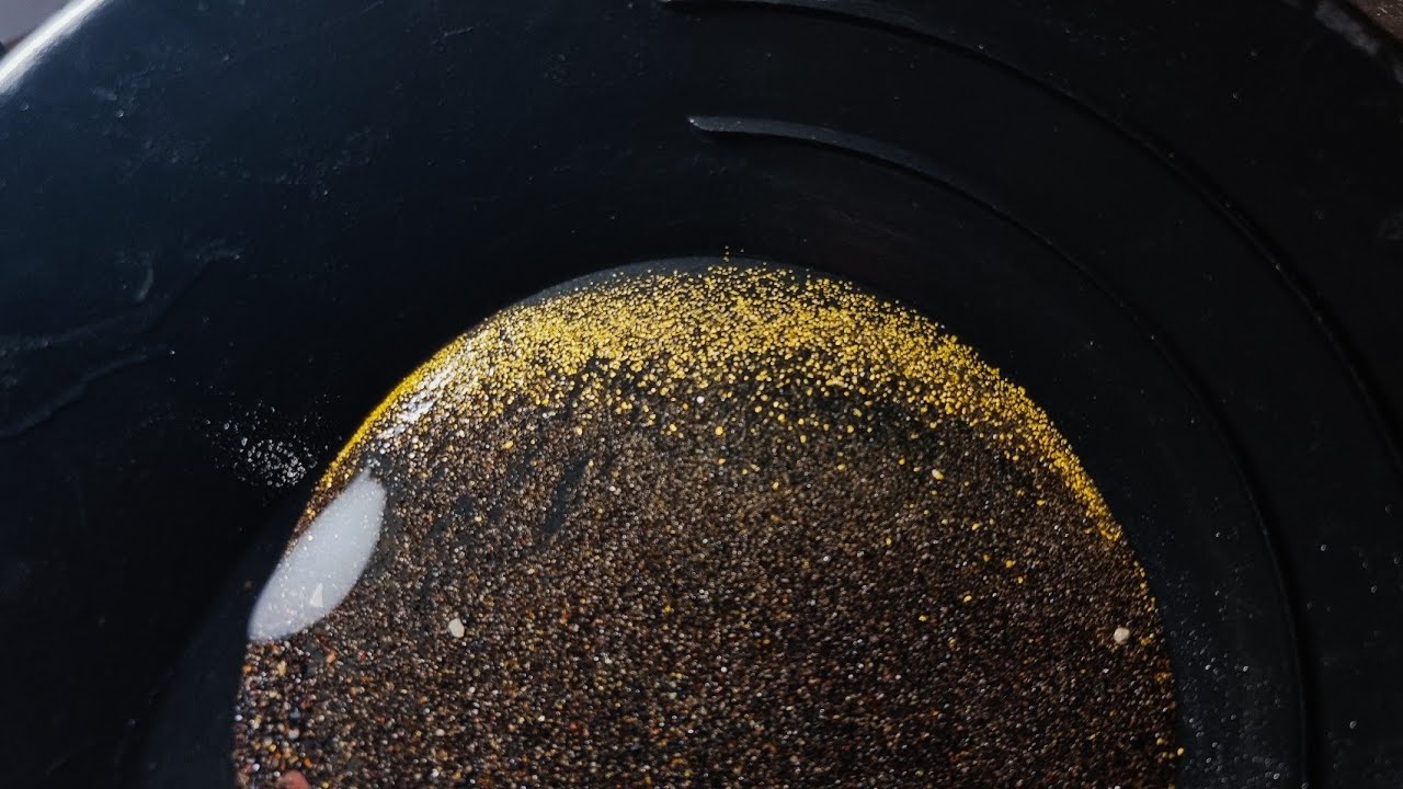 A Salted and Peppered Pan | Seasoning Your Plastic Gold Pan to Stop Loss!