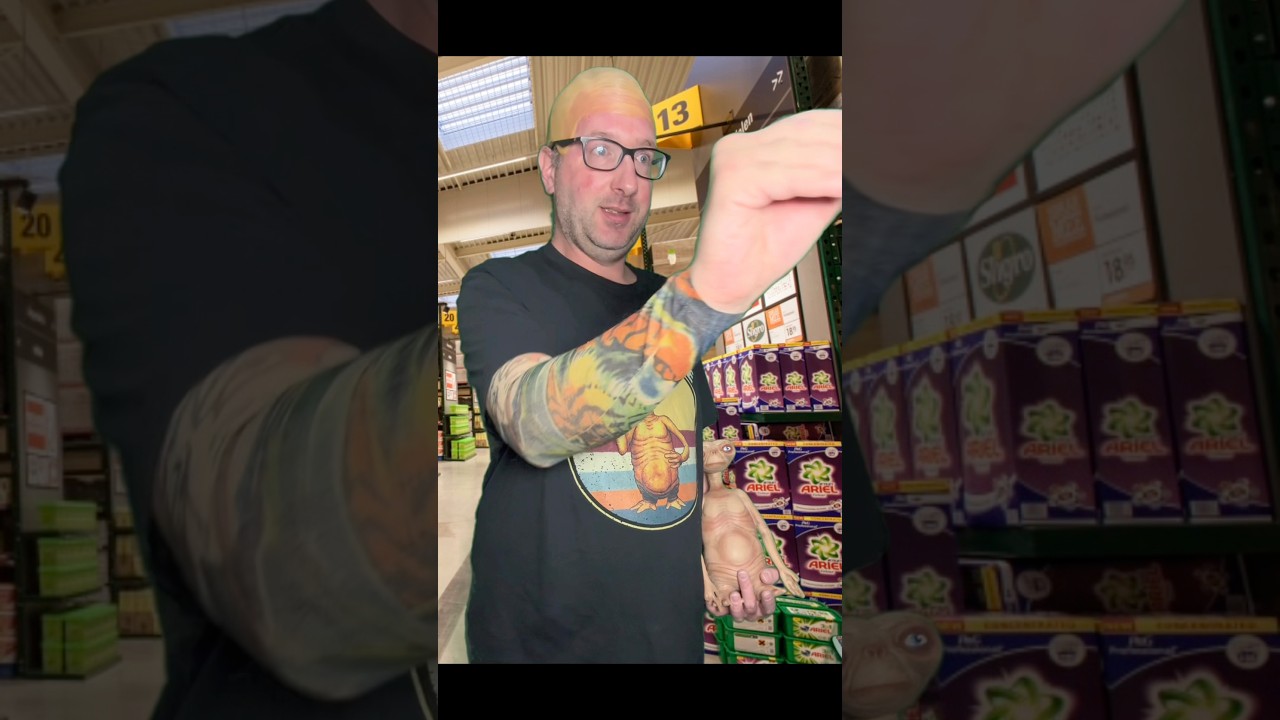 Throwing in money gets a pop #deaf #deafcomedy #deaffunny #deafworld #deafvideo #deafhumor #deafjoke
