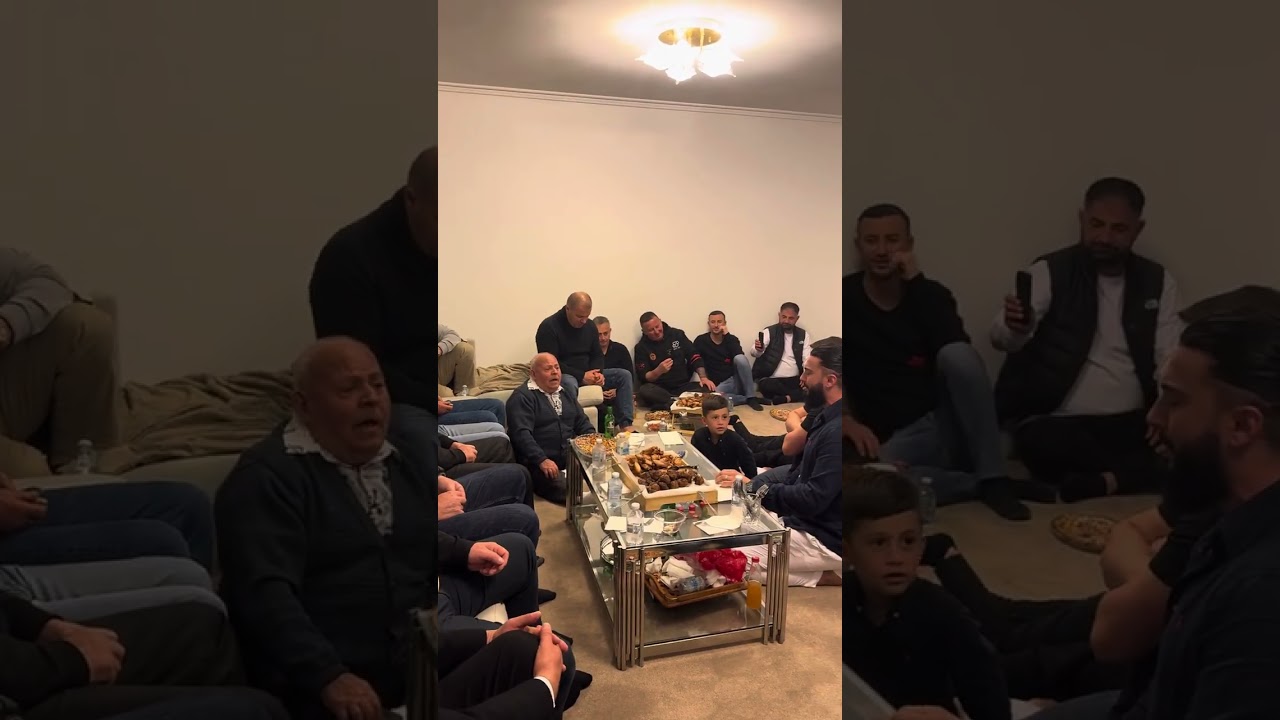 Vellezerit kukli live nga Australia keng burrash